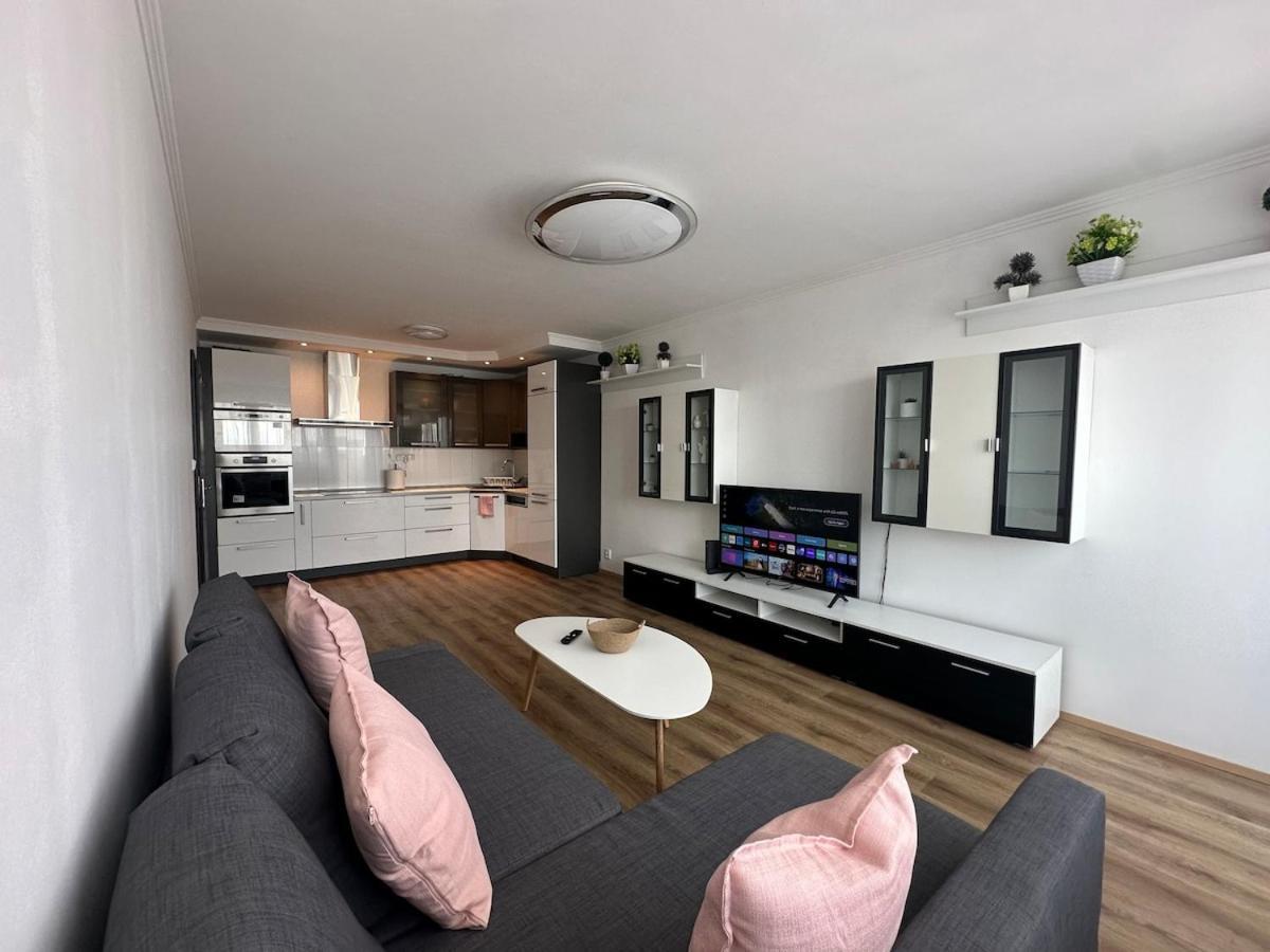 High Rise Cozy 2brd Flat Apartamento Praga